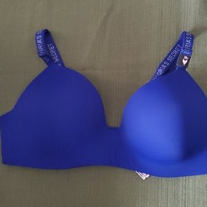 NWT VICTORIA SECRET lighty lined wireless bra